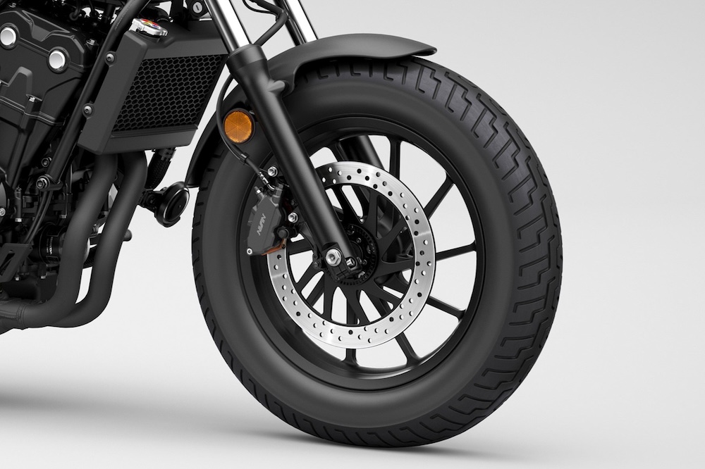 Boon Siew Honda melancarkan model cruiser Honda Rebel 2025 dengan dua warna pilihan. Boon Siew Honda launch Honda Rebel MY2025 with two new colours.