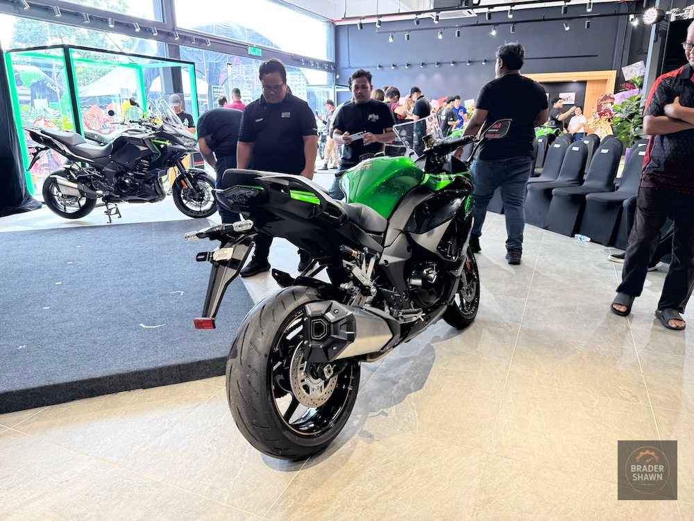 Kawasaki-Ninja-1100-SX-SE