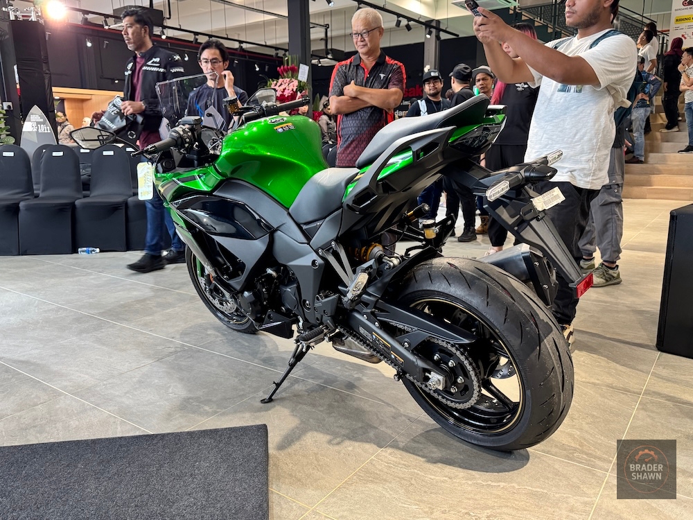 Kawasaki-Ninja-1100-SX-SE