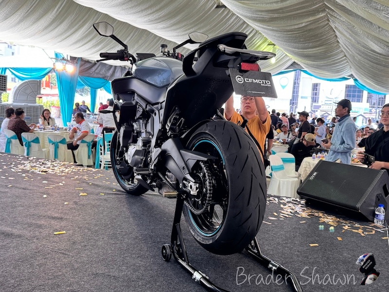 CFMOTO 675NK lancar di Malaysia dengan dua warna untuk dipilih dan harga asas ialah RM33,888 CFMOTO 675NK launch in Malaysia with 2 colour option and the basic selling price announce is RM33,888