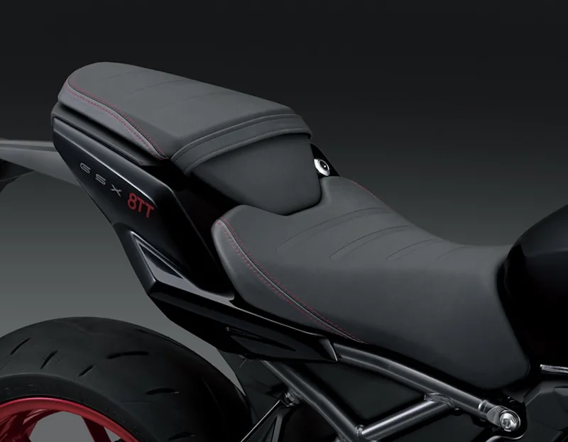 Suzuki GSX-8TT (2025) tempat duduk atau seat