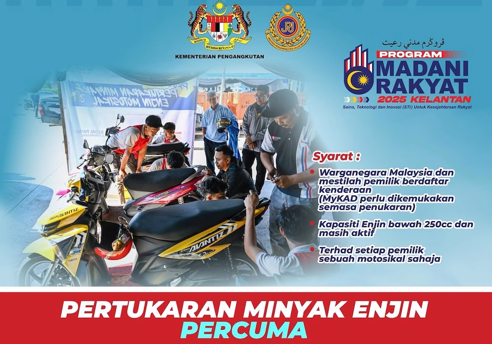 Orang ramai turut berpeluang menukar minyak enjin motosikal secara percuma di reruai JPJ